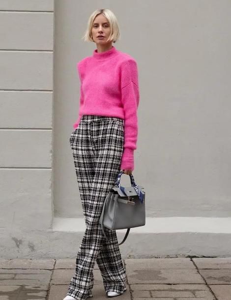 阔腿裤已经过时了，今年春天流行的是“格纹裤”，显高显瘦又时髦