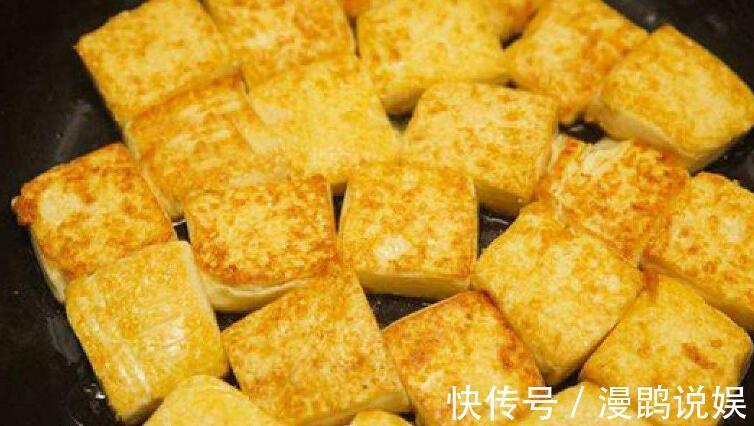 煎豆腐|煎豆腐时,不要直接下油锅,多加这一步,豆腐不碎不粘锅