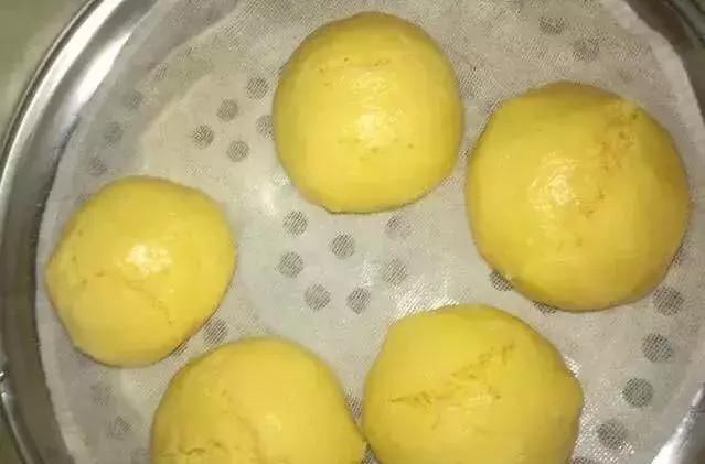 小孩|馒头的新吃法, 只需要玉米面粉, 做法简单好学, 老人小孩都喜欢吃