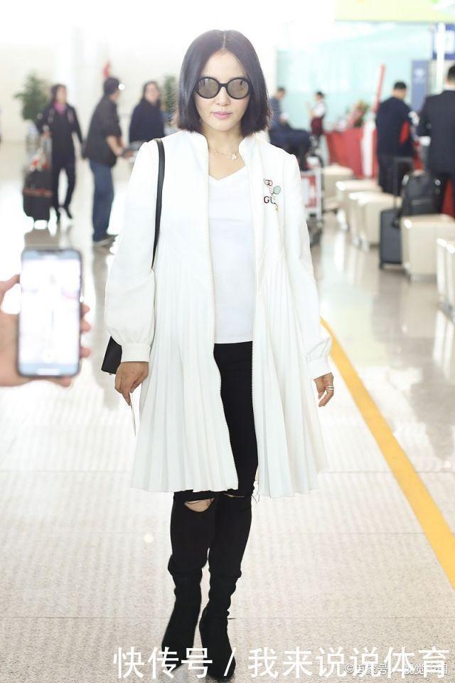 精神|大陶虹“衣品”真不错,穿白色短夹克好精神,一点不像60后的人