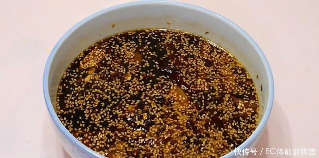 酱黄瓜原来这么简单,不用晾晒,腌完就能吃,香脆爽口又开胃