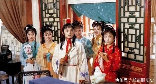 《红楼梦》只因贾宝玉一句话,贾府众丫鬟得知纷纷要调来怡红院