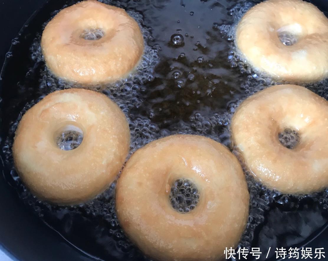 孩子爱吃的甜甜圈,只用面粉就能做,还不用烤箱,柔软香甜超好吃