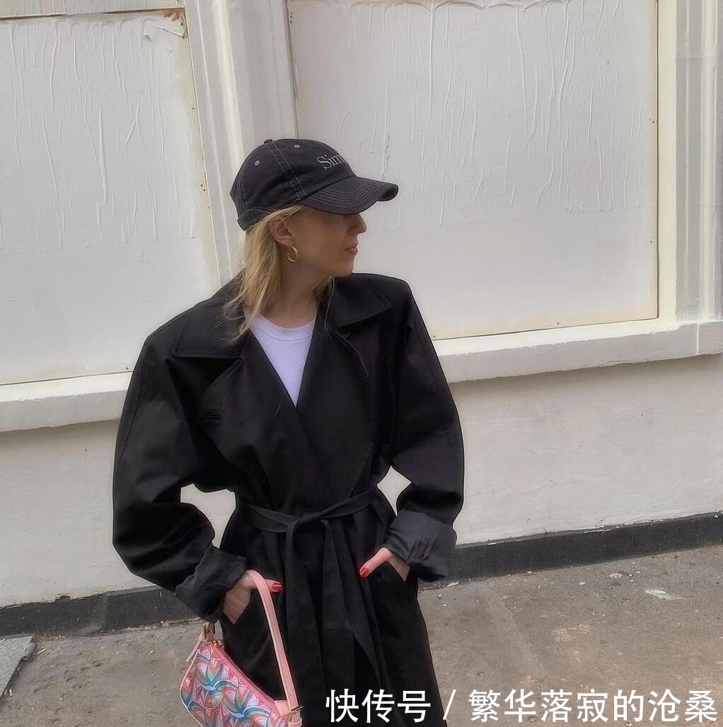 冬天 今年流行的腋下包冬天也能背,配毛衣大衣都好看,时髦还实用