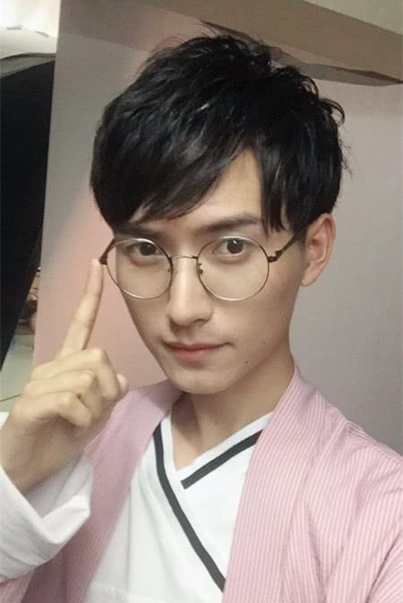  蓝忘机|cos魔道祖师，不是网红脸的他成史上最清秀的蓝忘机，网友好美