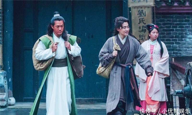 包拯为破案出了一上联,一书生对出下联后,包拯:你就是凶手!