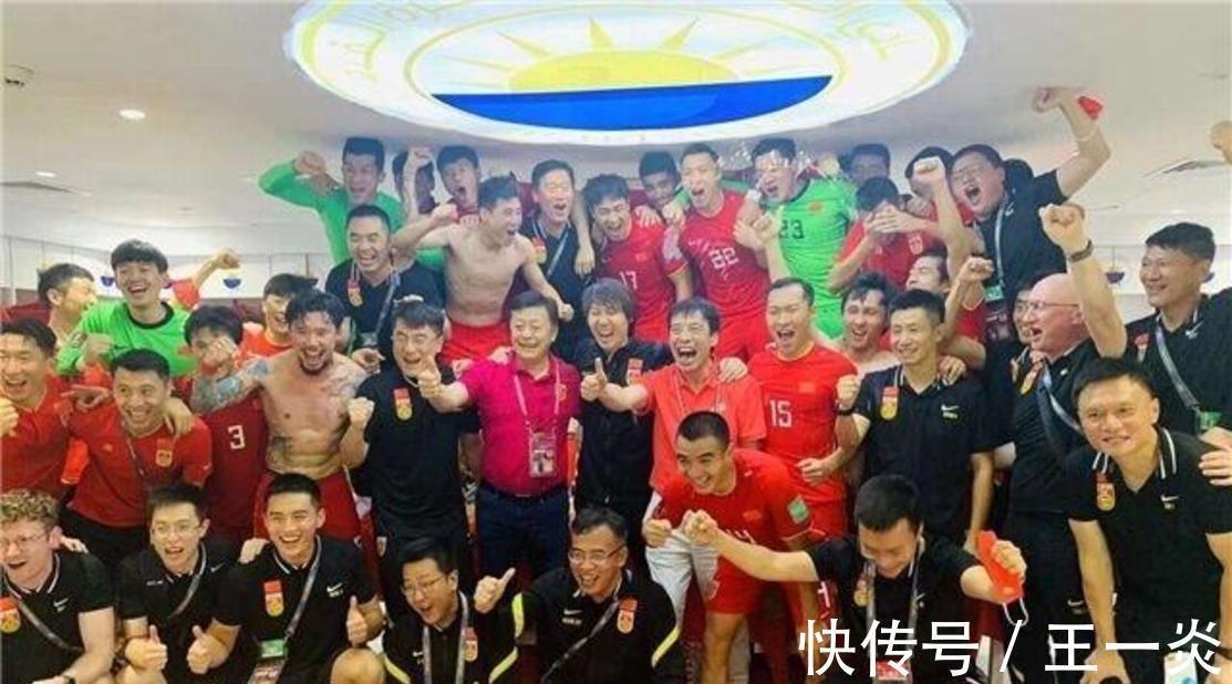 中国国家足球队|02届国足吸取谢晖教训,聚餐不拍视频!国足赢越南前不敢大声说话