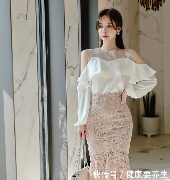 高跟鞋 法式小香风上衣搭配蕾丝鱼尾半身裙,凸显女性时尚优雅的气质!