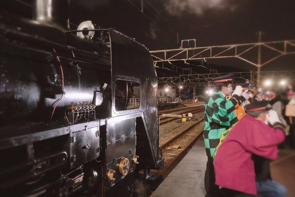 没想到|突破次元壁，无限列车在日本通车了？没想到的是机长就是炭治郎