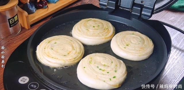 发面饼的最新做法，色泽金黄，宣软好吃，上桌全家吃不够！