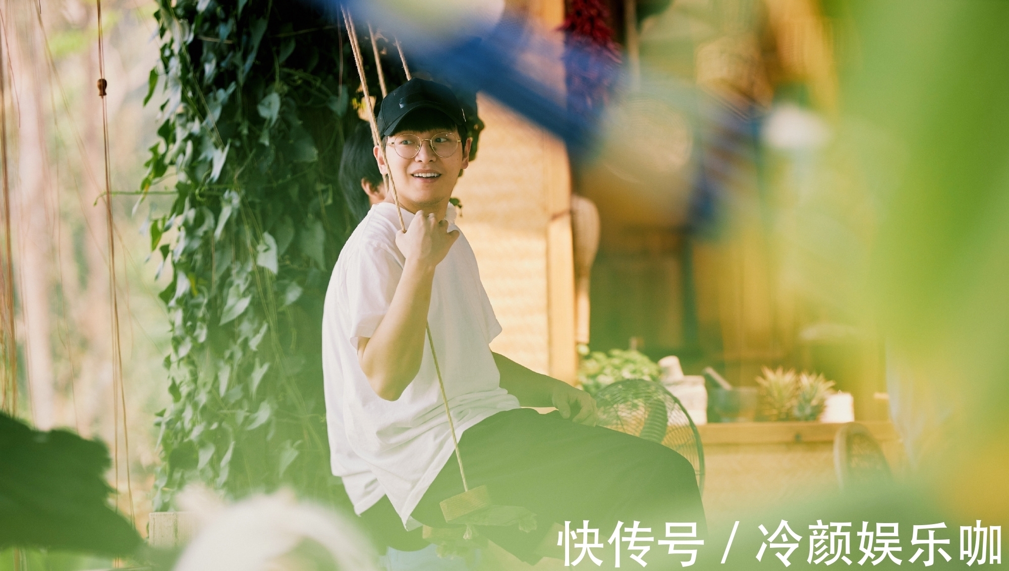 大象席地而坐|《向往5》迎来最“感人”的一幕，彭昱畅手持“代表作”感慨万千