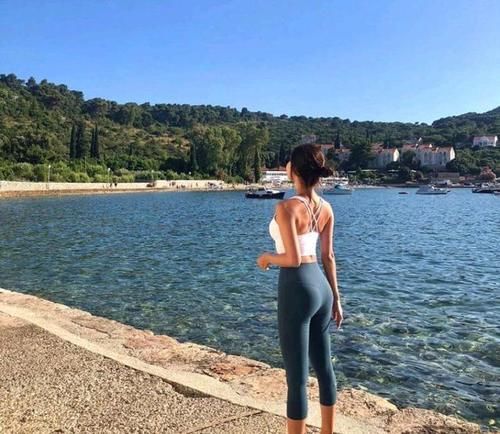 性感|这种细腻百搭的瑜伽裤你一定要试试，贴身又舒适，秀出你性感身材