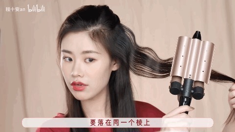 披头散发 别再披头散发了!这3个发型小技巧显嫩又高级