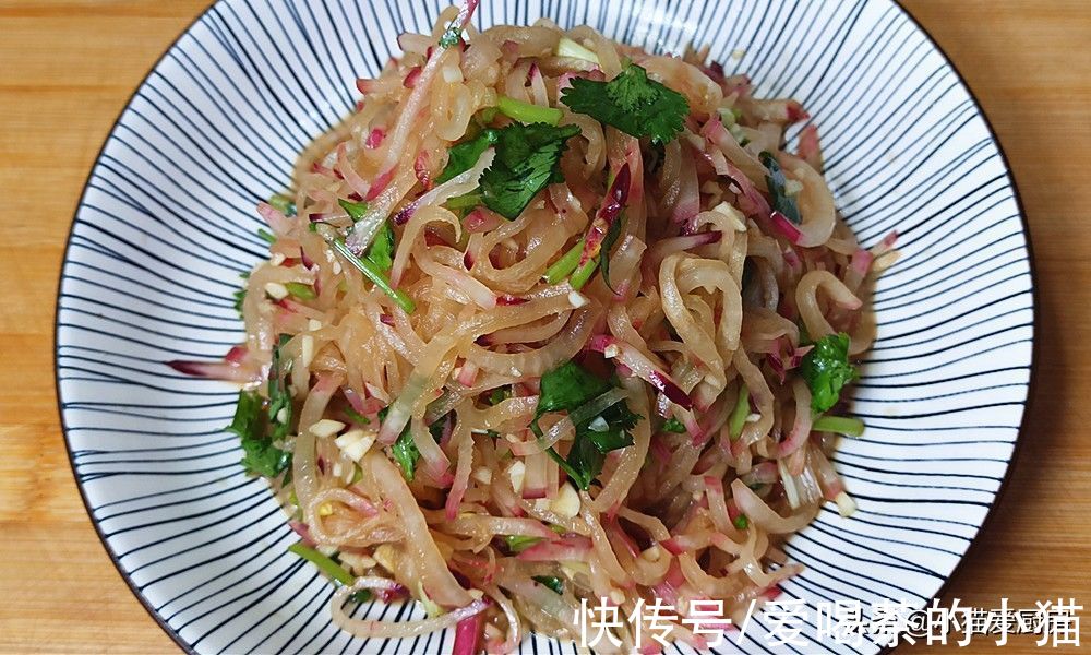 凉拌萝卜丝，很多人第一步就做错了，教你正确做法，清脆爽口好吃