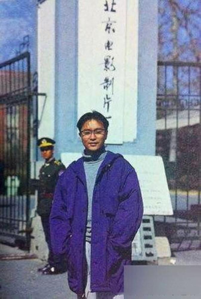 无法重拍瞬间,玩蛇的邓丽君,躺黄包车上的李小龙,抽烟的王祖贤:帅炸