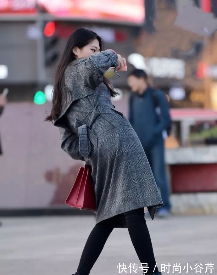 秋冬 秋冬休闲通勤风穿搭,气质羊毛呢大衣+短靴搭配,优雅时尚有魅力