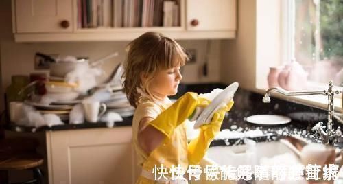 疏忽大意|二胎家庭很快会面临的4个问题,父母别不以为意,第4个很扎心