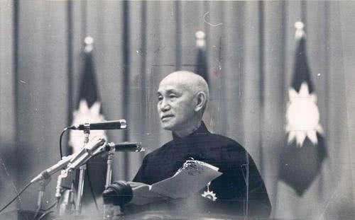 贪官|此人是出了名的大贪官，蒋介石不仅不撤他职，还授予他中将军衔！