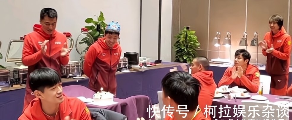 李铁|输球不输排场!国足包五星级豪华酒店隔离,李铁开心给队员过生日
