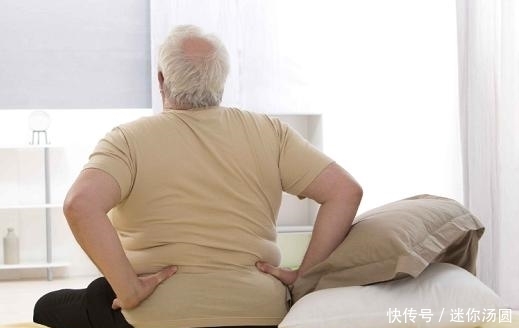 医生提醒:血管不通的人,晚上睡觉会有3个现象,最好别忽视!