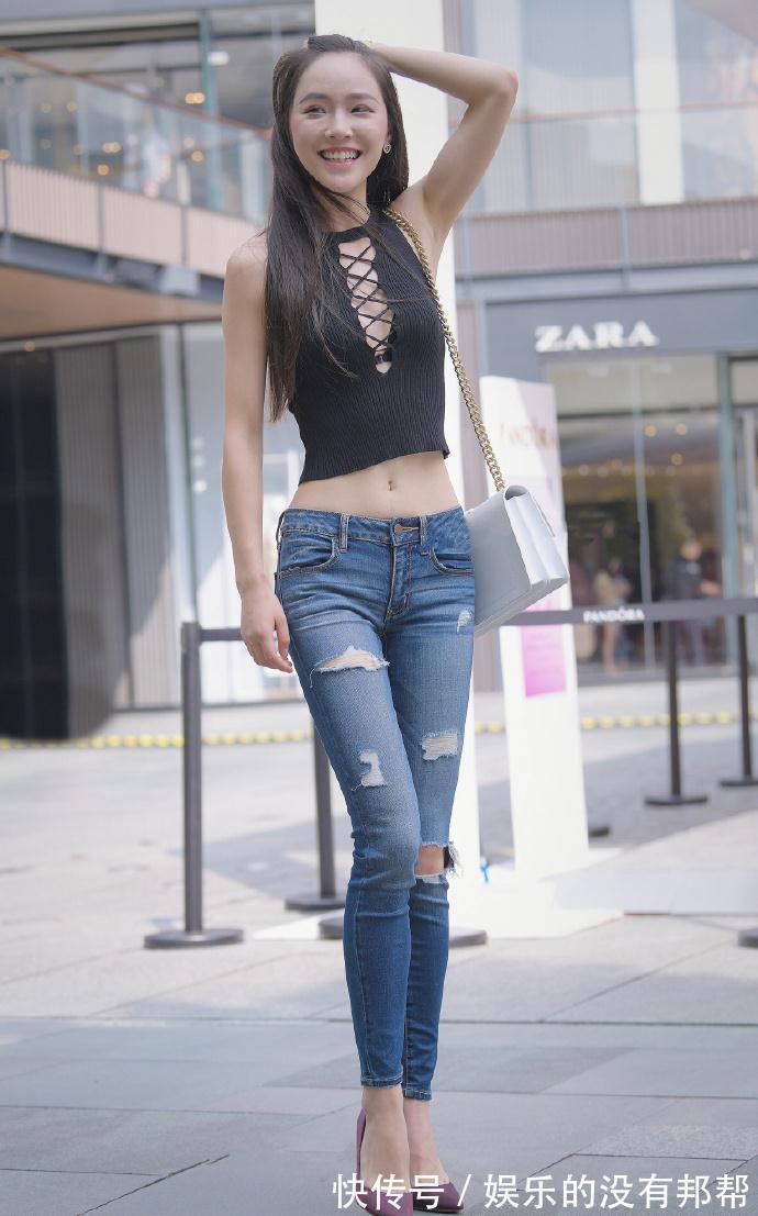 女生 苗条女生的清凉穿搭,选择别致“一线天”,既有气质又秀身材!