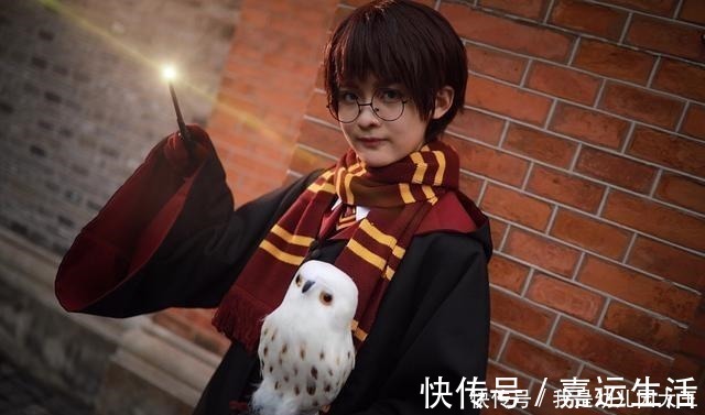 cos|電影畫風劇情好評,可愛還原的哈利波特cos,看到表情包我樂了