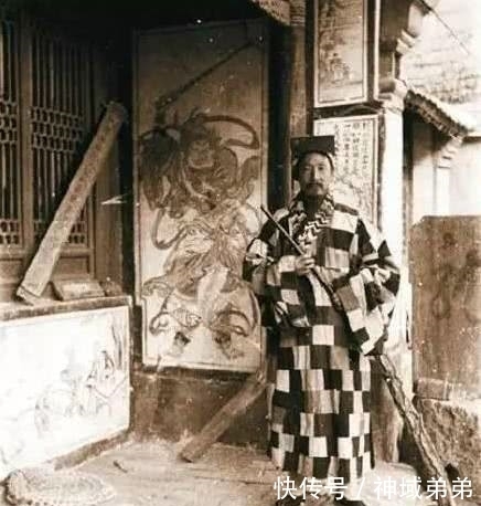 老照片|清朝真实老照片：穿着时髦的道士，图四的新娘长相似男子