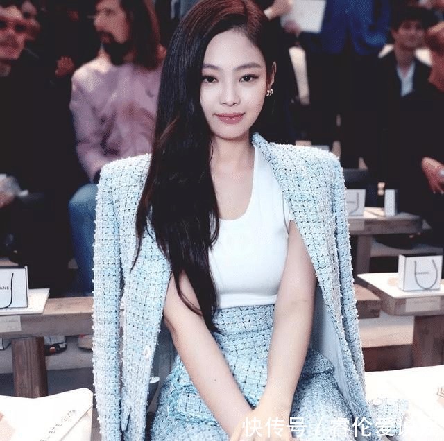 裙子|最近火了一种穿法叫:“小香风外套+裙子”,时髦高级还显瘦