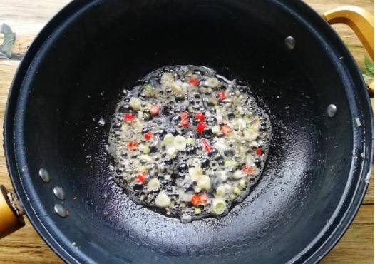 半碗面粉，一块豆腐，两个鸡蛋，教你豆腐独特做法，和吃肉一样香
