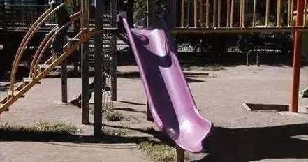 插座@31个“奇葩”的沙雕设计,设计师怕是脑袋进水了吧