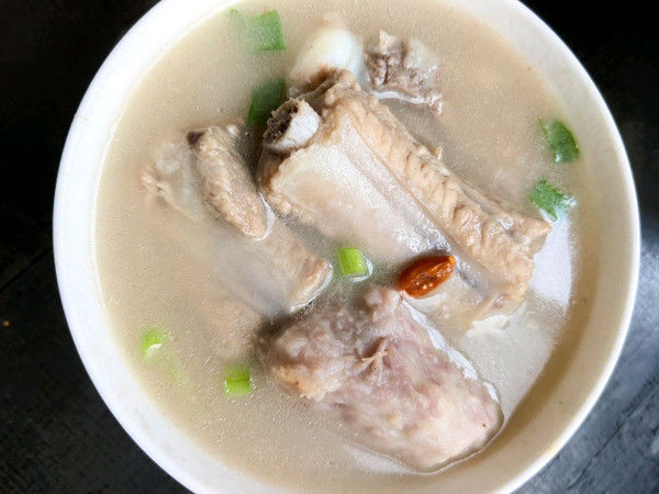 芋头排骨汤
