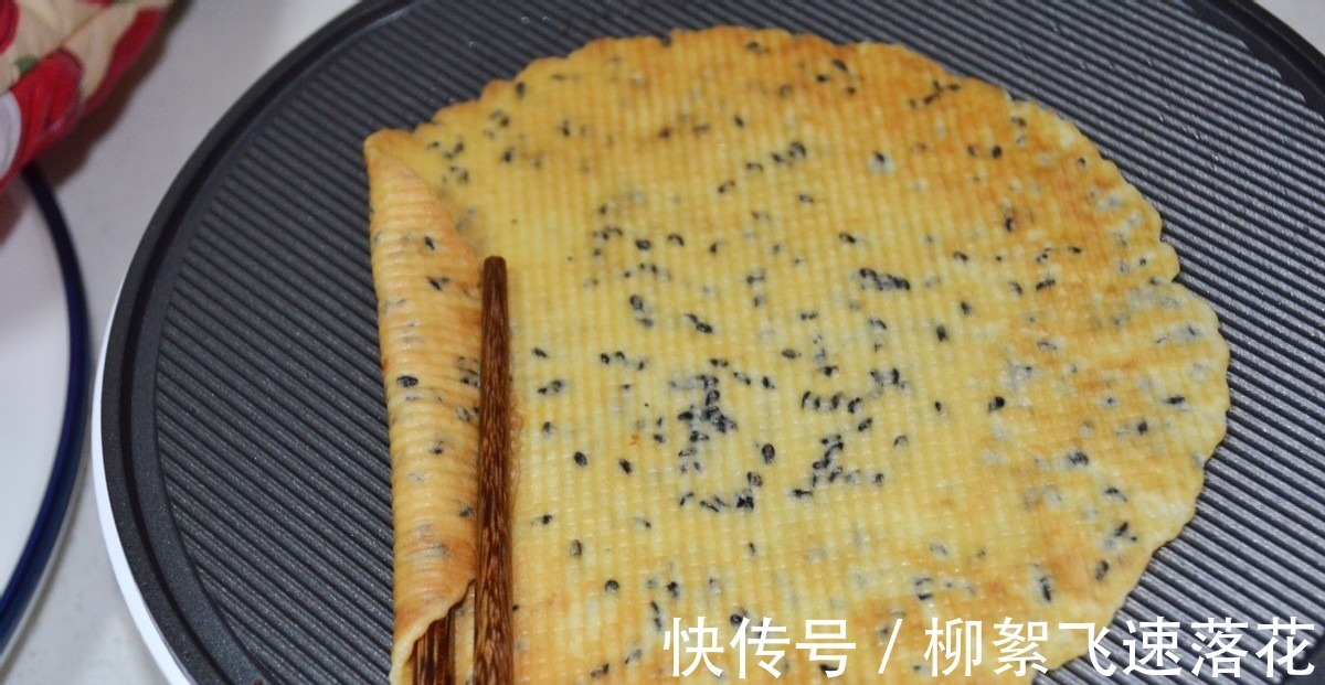 食材|教你用平底锅做蛋卷，酥脆可口，在家就能轻松做！