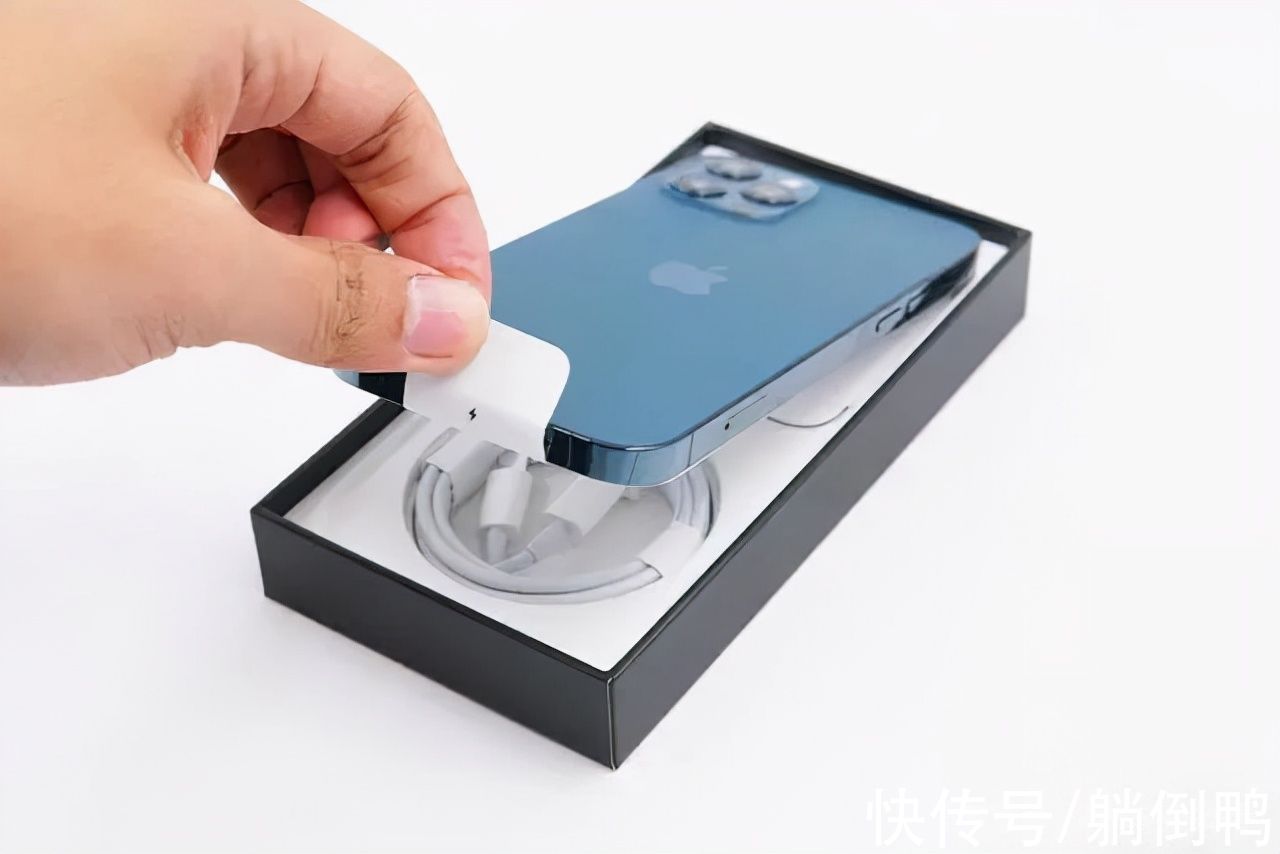 iphone|苹果被中国大学生组团告上法庭：买iPhone不送充电器？赔钱