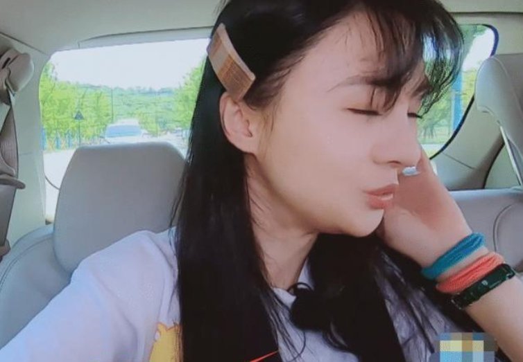 镜头|谭松韵刚上车就说想吃面，有谁留意一旁郑爽的表情怕是忘了有镜头