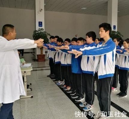 身高|13岁男孩停止发育,身高超不过1米6,家长的无知终会让孩子买单