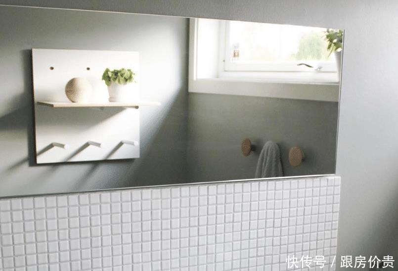 擦镜子|家里的镜面经常落灰怎么办?别再用湿纸巾擦了,有报纸吗