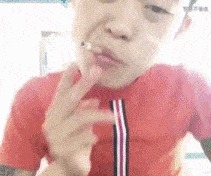 |搞笑GIF段子:妹子,整天摇来摇去,我怎样上课啊