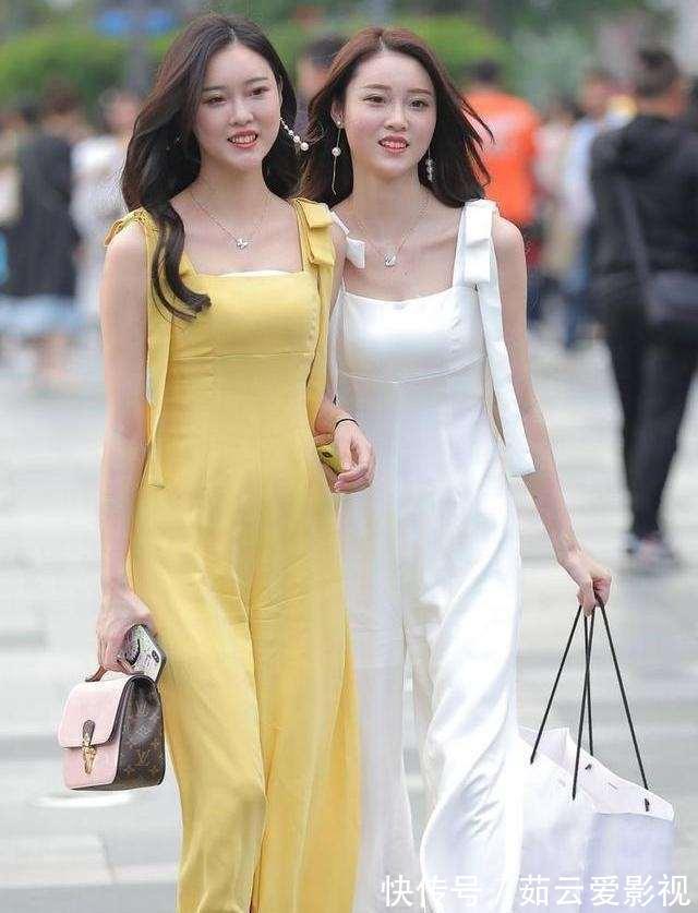 时尚 酷酷装扮的打底裤充满青春的时尚活力,气质十分出众,吸引目光