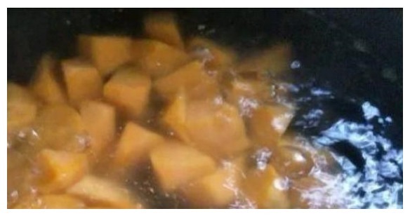 做拔丝地瓜时，切记不可直接下锅炸！厨师教你多1步，拔丝又酥脆