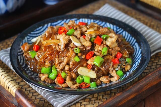关键点|做肉末炒粉条，记住两个关键点，不管放多久，粉条都不粘不坨