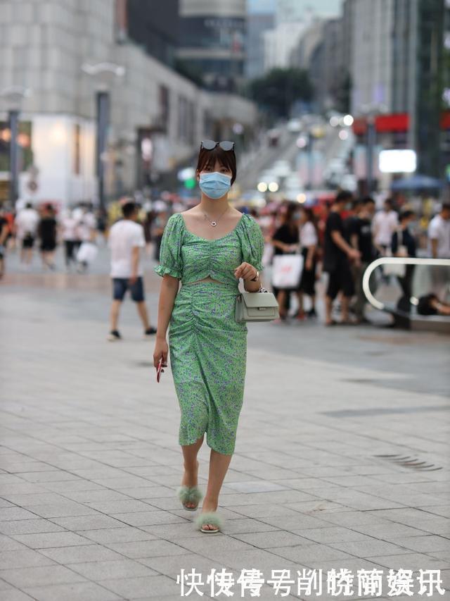 普通女孩|阿姨的“碎花裙”，绿的非同一般，普通女孩难以驾驭！