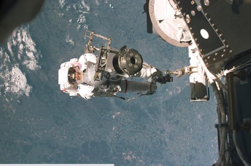 为庆祝人类连续登上国际空间站20年,NASA“揭秘”太空生活