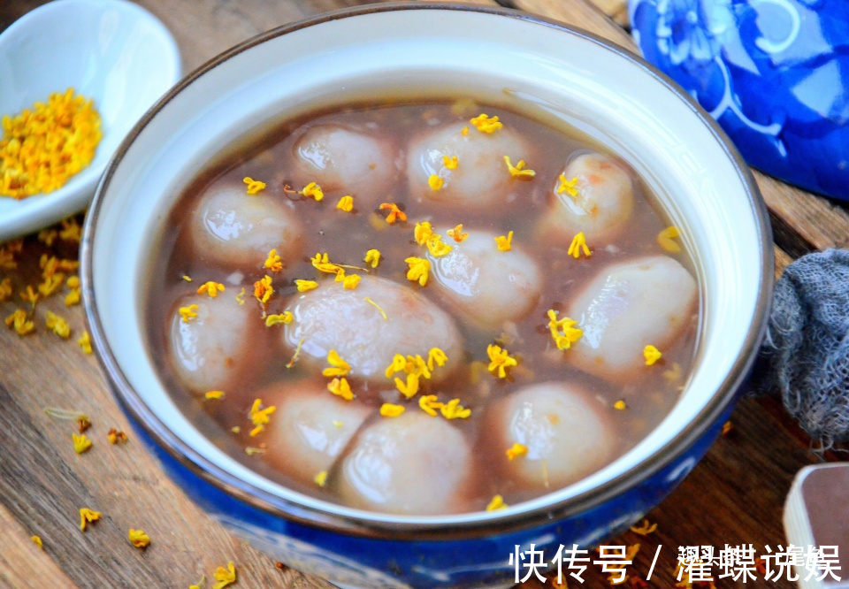 秋天，女人常喝这碗汤最养人，三块钱一碗，下火润燥又养颜