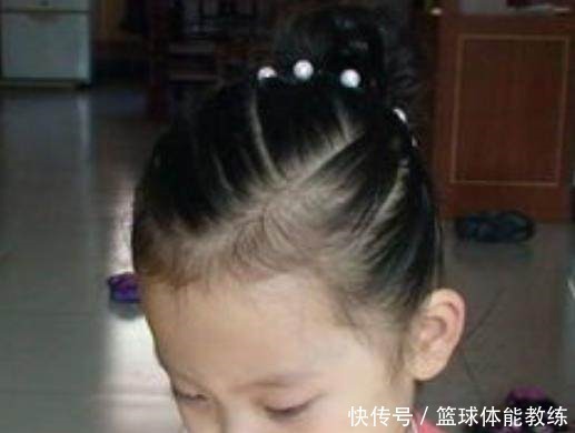 宝妈|给女儿扎辫子，不要扎这几种，看着好看宝宝却很受罪！