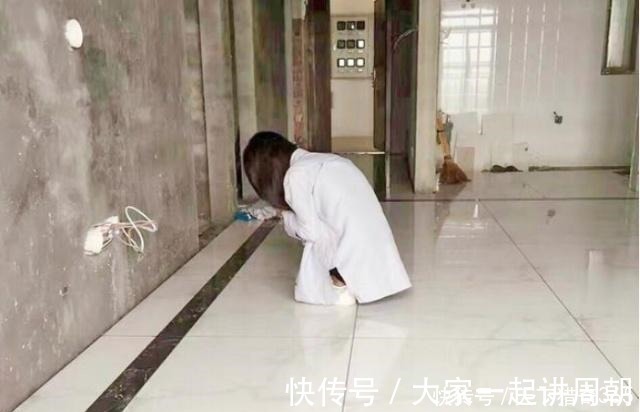 检验|地砖铺完,看到业主验收时不说话,师傅直说我来帮你吧