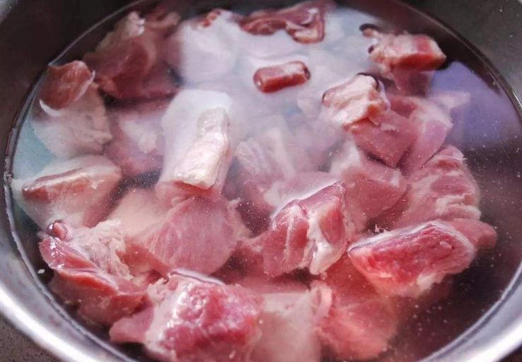 做豉汁蒸排骨,牢记“2个要点”,蒸好后排骨软嫩不腥,味道浓厚