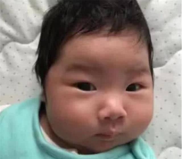 脸型|出生太丑被亲妈嫌弃,5年后却长成“小天使”,网友是同个娃