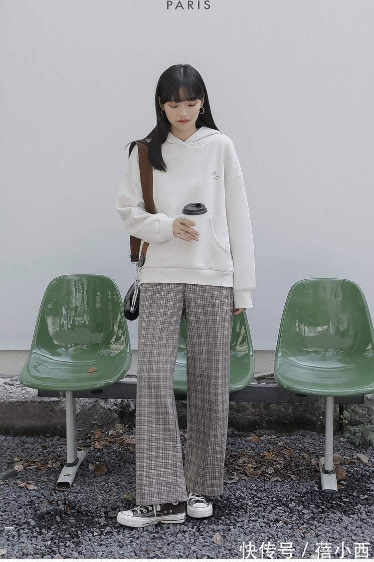 帆布鞋|谁说穿搭要重样?每天只换一件上衣,就能让你的秋天与众不同