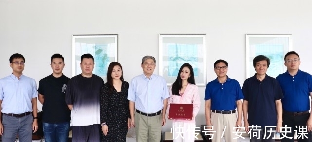 伍珂玥衣锦还“深”受热烈欢迎,好声音与大学一起毕业,圆满!