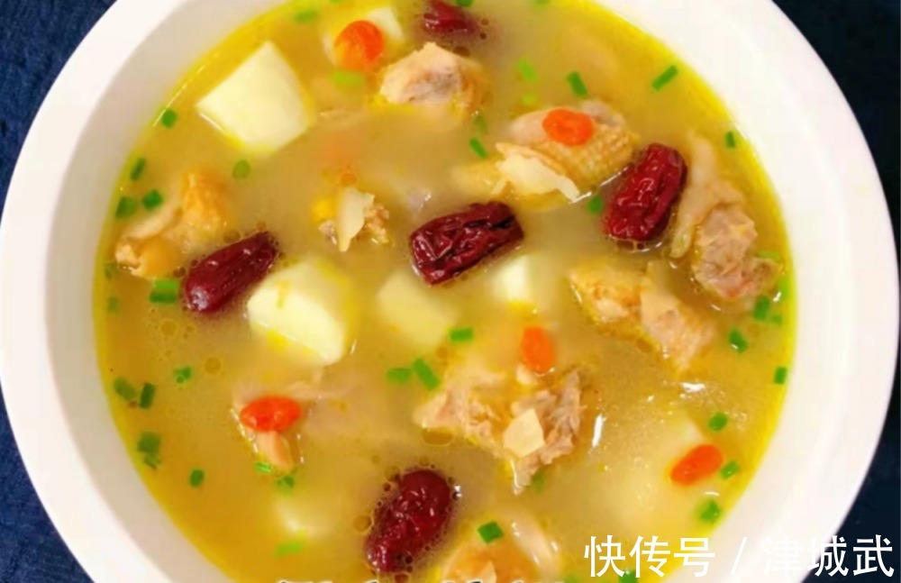 鸡汤|秋冬进补,多给家人喝这款汤,补血益气,营养极高,女性要多喝
